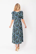 Laden Sie das Bild in den Galerie-Viewer, ANITA DRESS WILD BLOOM BLACK - WE BANDITS