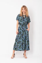 Laden Sie das Bild in den Galerie-Viewer, KIMMY DRESS WILD BLOOM BLACK - WE BANDITS