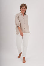 Laden Sie das Bild in den Galerie-Viewer, SUSA BLOUSE OAT GREIGE - WE BANDITS