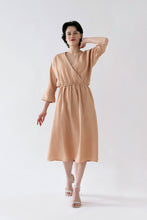 Laden Sie das Bild in den Galerie-Viewer, FRIEDA DRESS ALMOND BEIGE - WE BANDITS