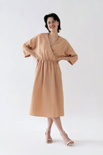 Laden Sie das Bild in den Galerie-Viewer, FRIEDA DRESS ALMOND BEIGE - WE BANDITS