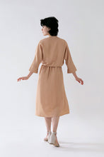 Laden Sie das Bild in den Galerie-Viewer, FRIEDA DRESS ALMOND BEIGE - WE BANDITS