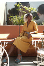Laden Sie das Bild in den Galerie-Viewer, FRIEDA DRESS GOLDEN OLIVE - WE BANDITS