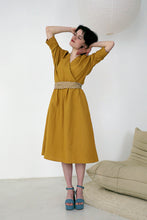 Laden Sie das Bild in den Galerie-Viewer, FRIEDA DRESS GOLDEN OLIVE - WE BANDITS