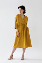 Laden Sie das Bild in den Galerie-Viewer, FRIEDA DRESS GOLDEN OLIVE - WE BANDITS