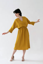 Laden Sie das Bild in den Galerie-Viewer, FRIEDA DRESS GOLDEN OLIVE - WE BANDITS