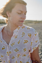 Laden Sie das Bild in den Galerie-Viewer, KIMMY DRESS FLOWER PUNCH SOFT PINK - WE BANDITS