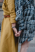Laden Sie das Bild in den Galerie-Viewer, FRIEDA DRESS GOLDEN OLIVE - WE BANDITS
