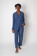 Laden Sie das Bild in den Galerie-Viewer, SELMA PYJAMA BLUE DOTS SET - WE BANDITS
