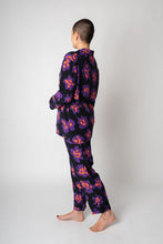 Laden Sie das Bild in den Galerie-Viewer, SELMA PYJAMA FLOWER PUNCH BLACK SET - WE BANDITS