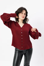 Laden Sie das Bild in den Galerie-Viewer, CHIARA BLOUSE BORDEAUX RED - WE BANDITS