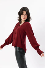 Laden Sie das Bild in den Galerie-Viewer, CHIARA BLOUSE BORDEAUX RED - WE BANDITS