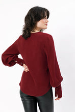 Laden Sie das Bild in den Galerie-Viewer, CHIARA BLOUSE BORDEAUX RED - WE BANDITS