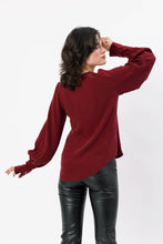 Laden Sie das Bild in den Galerie-Viewer, CHIARA BLOUSE BORDEAUX RED - WE BANDITS