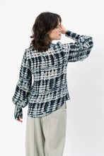 Laden Sie das Bild in den Galerie-Viewer, CHIARA BLOUSE STALACTITE BLUE - WE BANDITS
