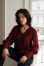 Laden Sie das Bild in den Galerie-Viewer, CHIARA BLOUSE BORDEAUX RED - WE BANDITS