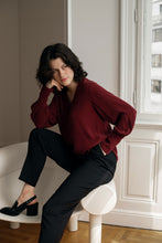 Laden Sie das Bild in den Galerie-Viewer, CHIARA BLOUSE BORDEAUX RED - WE BANDITS