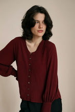 Laden Sie das Bild in den Galerie-Viewer, CHIARA BLOUSE BORDEAUX RED - WE BANDITS