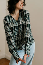 Laden Sie das Bild in den Galerie-Viewer, CHIARA BLOUSE STALACTITE BLUE - WE BANDITS