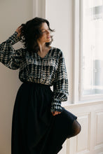 Laden Sie das Bild in den Galerie-Viewer, CHIARA BLOUSE STALACTITE BLUE - WE BANDITS