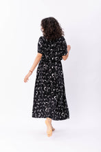 Laden Sie das Bild in den Galerie-Viewer, KIMMY DRESS CUBE BLACK - WE BANDITS
