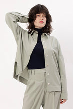 Laden Sie das Bild in den Galerie-Viewer, KOOL SHIRT PALE OLIVE - WE BANDITS