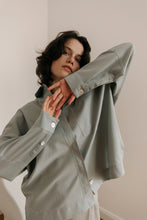 Laden Sie das Bild in den Galerie-Viewer, KOOL SHIRT PALE OLIVE - WE BANDITS