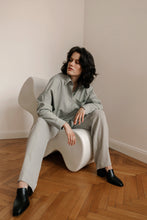 Laden Sie das Bild in den Galerie-Viewer, KOOL SHIRT PALE OLIVE - WE BANDITS