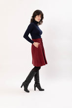 Laden Sie das Bild in den Galerie-Viewer, LARA SKIRT BORDEAUX RED - WE BANDITS