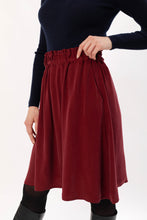 Laden Sie das Bild in den Galerie-Viewer, LARA SKIRT BORDEAUX RED - WE BANDITS