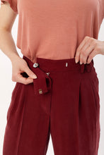 Laden Sie das Bild in den Galerie-Viewer, MARA PANTS BORDEAUX RED - WE BANDITS