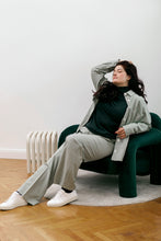 Laden Sie das Bild in den Galerie-Viewer, MARA PANTS PALE OLIVE - WE BANDITS