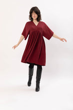 Laden Sie das Bild in den Galerie-Viewer, MINNA DRESS BORDEAUX RED - WE BANDITS