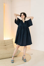 Laden Sie das Bild in den Galerie-Viewer, MINNA DRESS MIDNIGHT BLUE - WE BANDITS