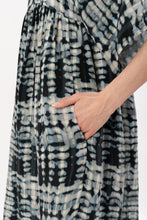 Laden Sie das Bild in den Galerie-Viewer, MINNA DRESS STALACTITE BLUE - WE BANDITS