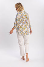 Laden Sie das Bild in den Galerie-Viewer, SUSA BLOUSE BOTANICAL GARDEN GREEN  - WE BANDITS