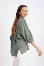 Laden Sie das Bild in den Galerie-Viewer, SUSA BLOUSE MOSS GREEN - WE BANDITS