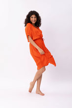Laden Sie das Bild in den Galerie-Viewer, TAYLOR DRESS EMBER ORANGE - WE BANDITS