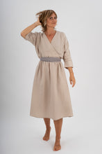 Laden Sie das Bild in den Galerie-Viewer, FRIEDA DRESS OAT GREIGE - WE BANDITS

